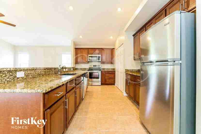 713 Mckinley Ave - Photo 7 of 15