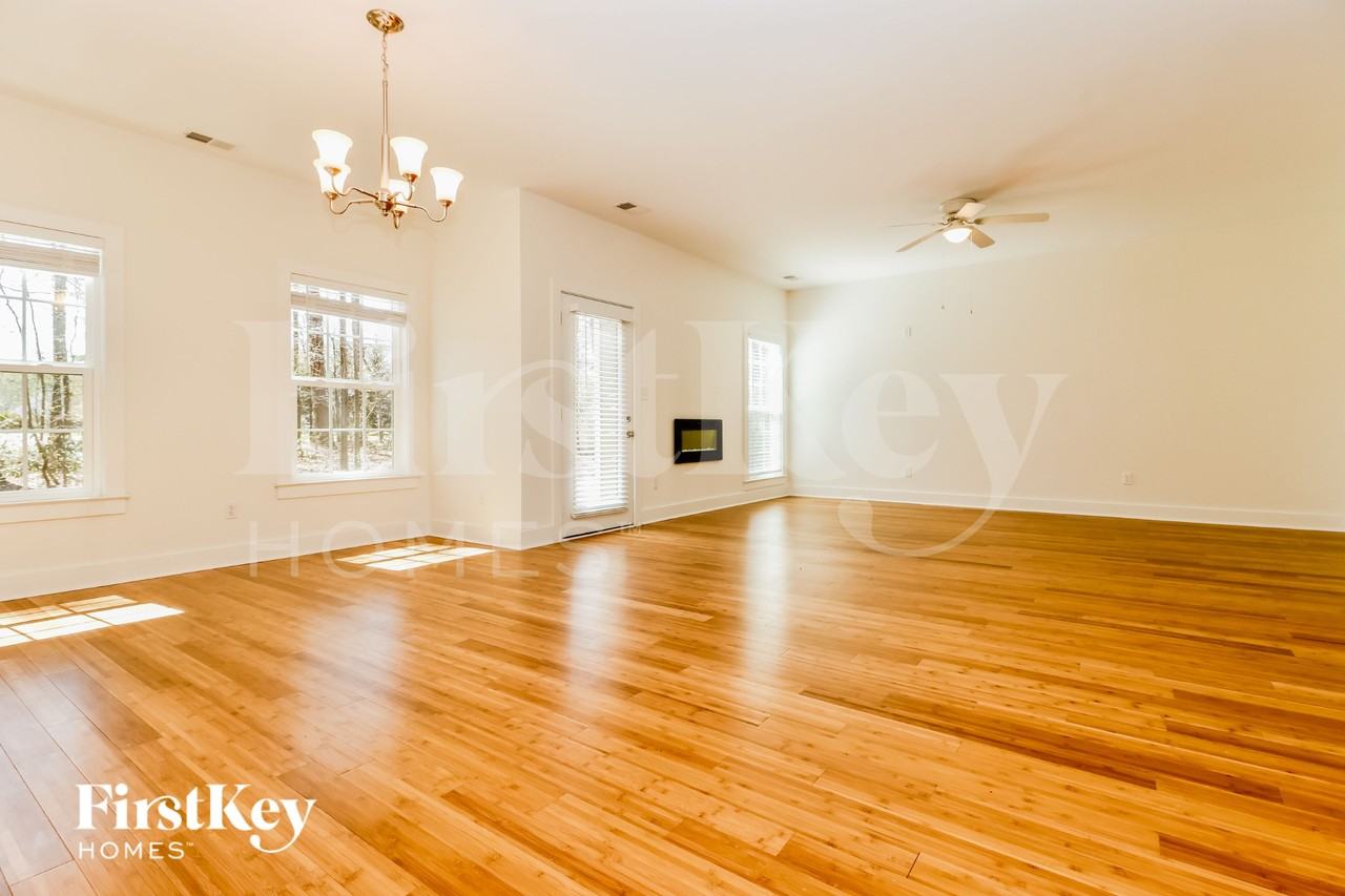 121 Pemberton Rd - Photo 3 of 15