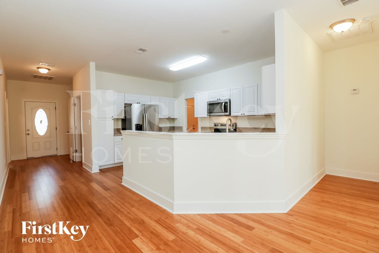 121 Pemberton Rd - Photo 4 of 15