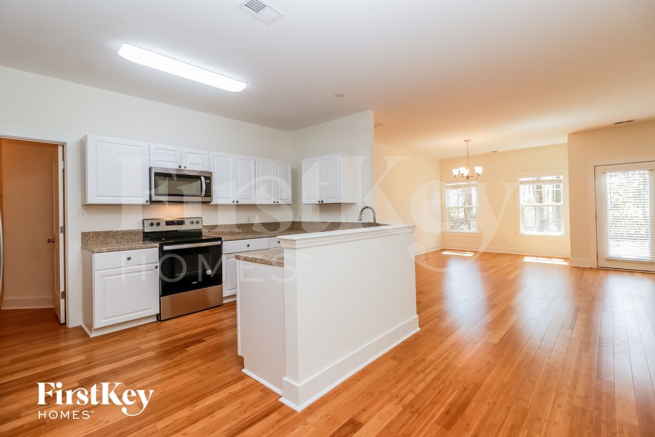 121 Pemberton Rd - Photo 5 of 15