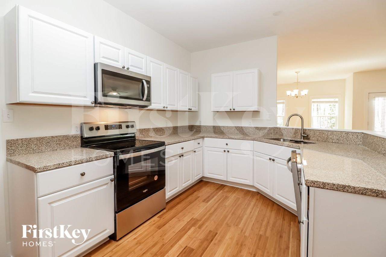 121 Pemberton Rd - Photo 6 of 15