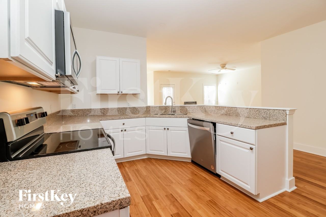 121 Pemberton Rd - Photo 7 of 15