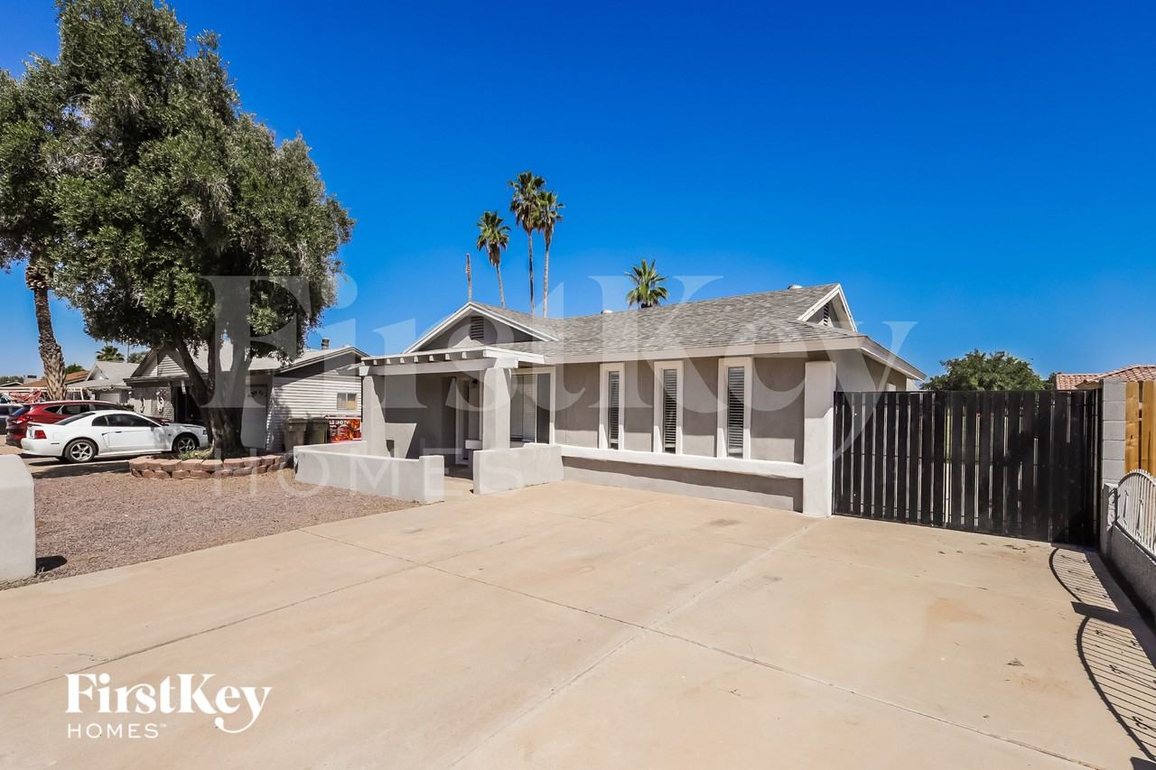 7208 W Montebello Ave - Photo 2 of 15