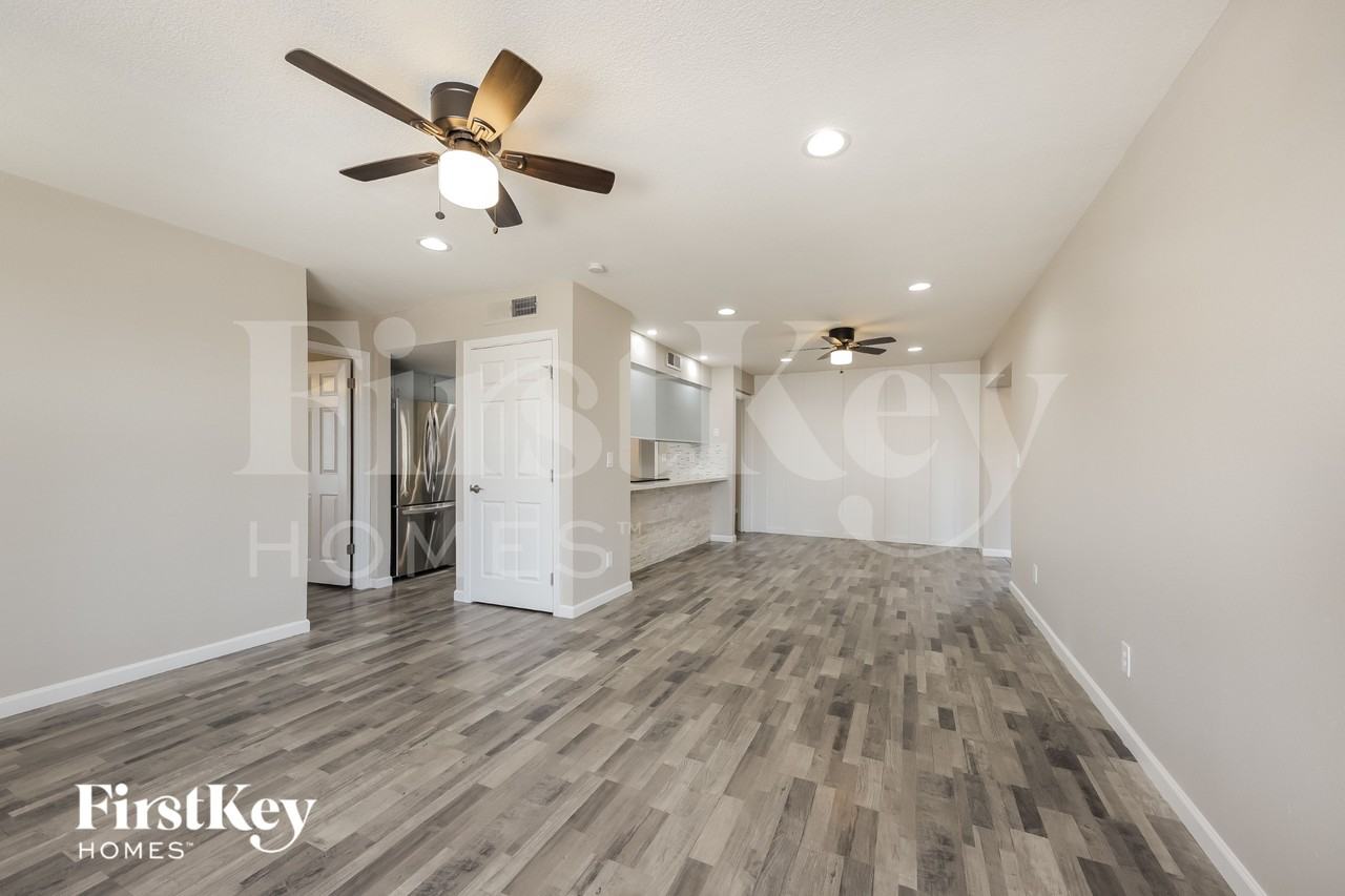 7208 W Montebello Ave - Photo 3 of 15