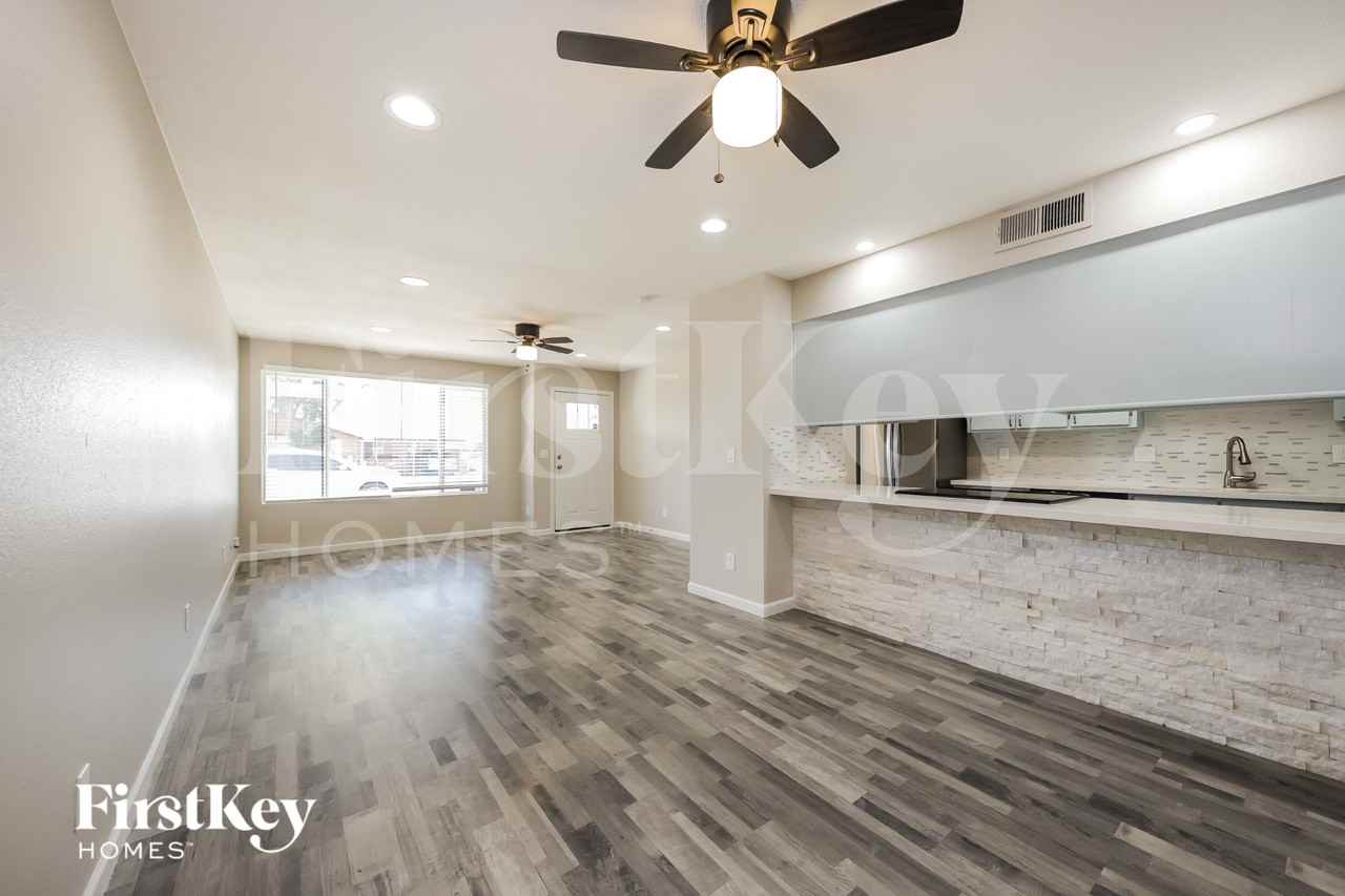 7208 W Montebello Ave - Photo 4 of 15