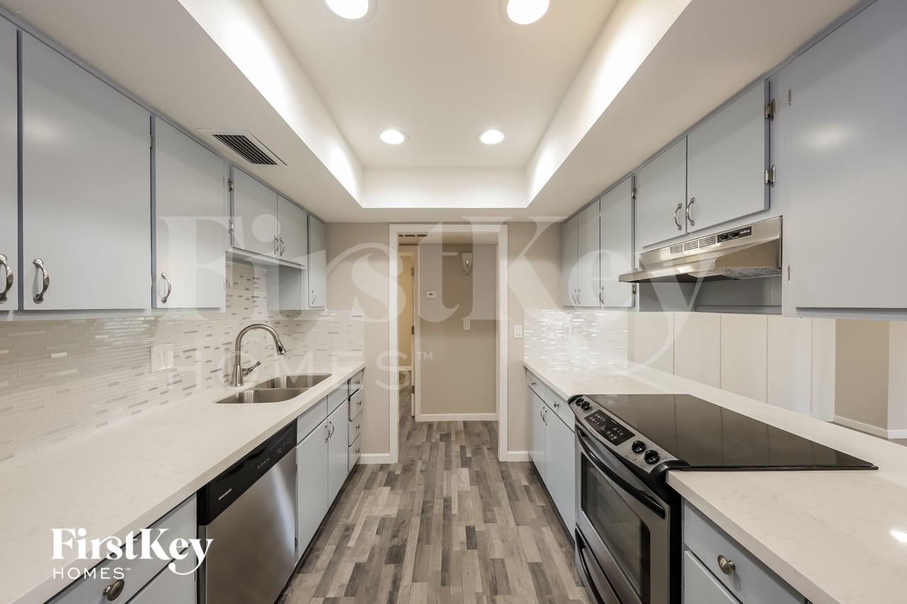 7208 W Montebello Ave - Photo 6 of 15