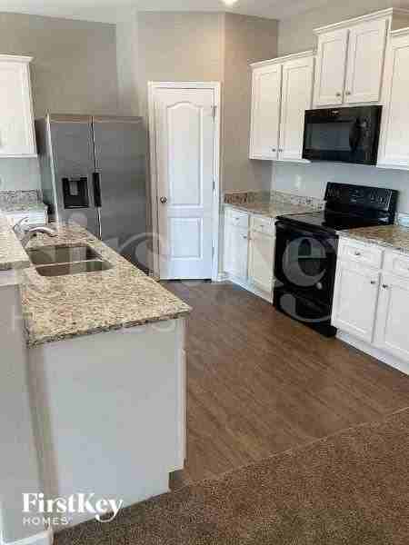 2937 Patishall Ln - Photo 5 of 10