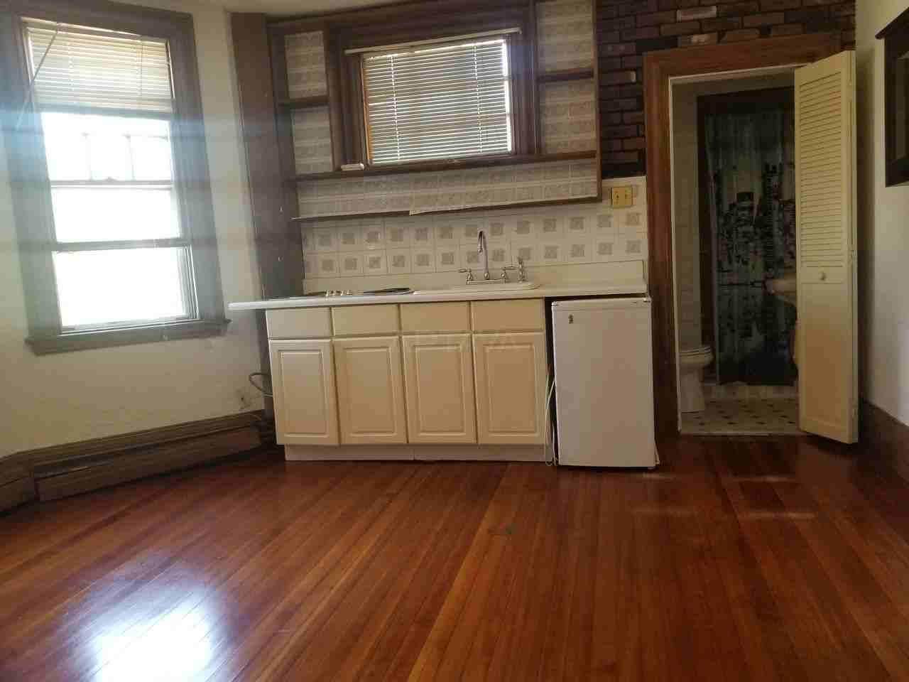 35 Pearl St #3 - Photo 4 of 4