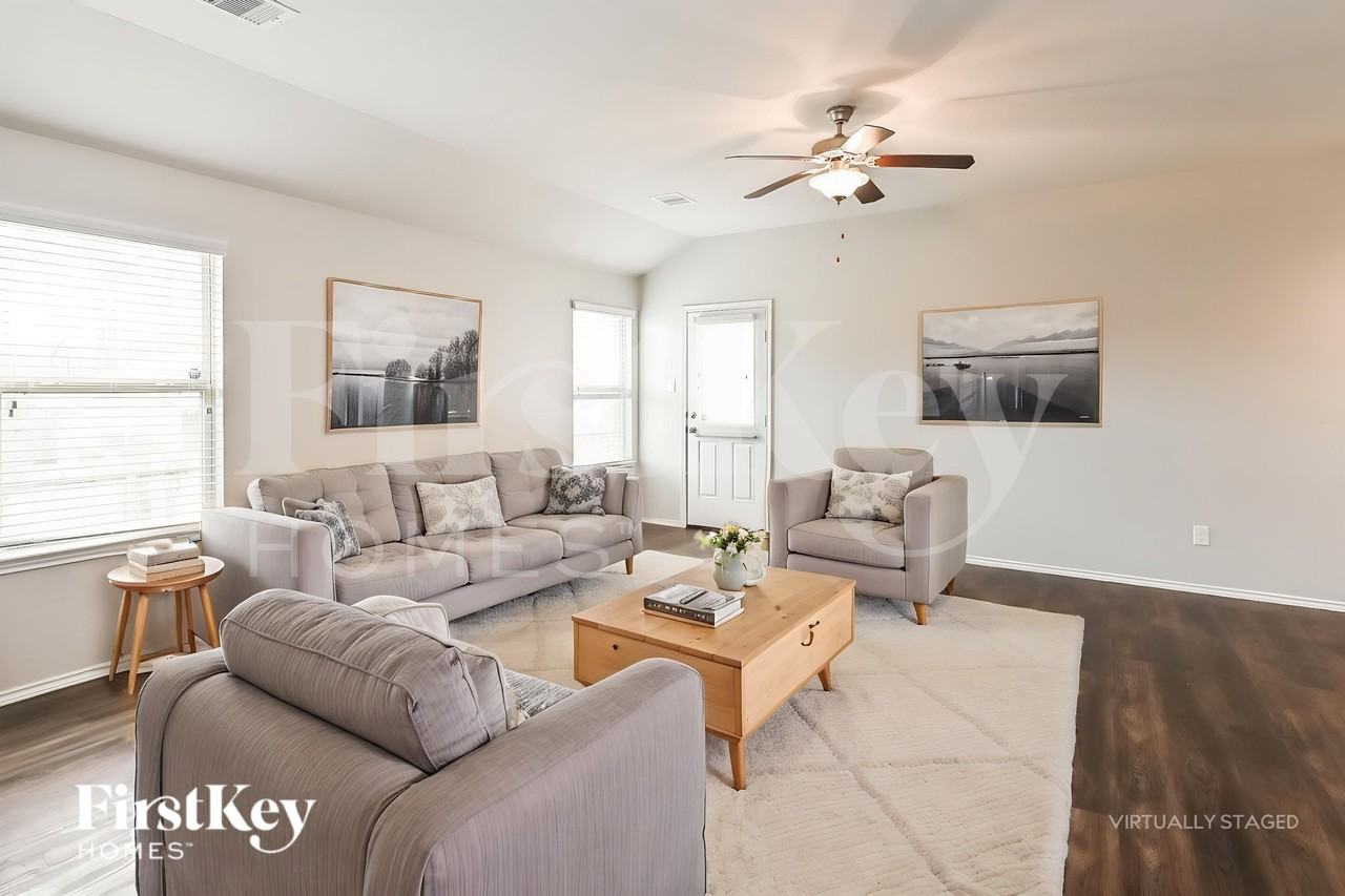 14005 Lake Crescent Dr - Photo 3 of 19