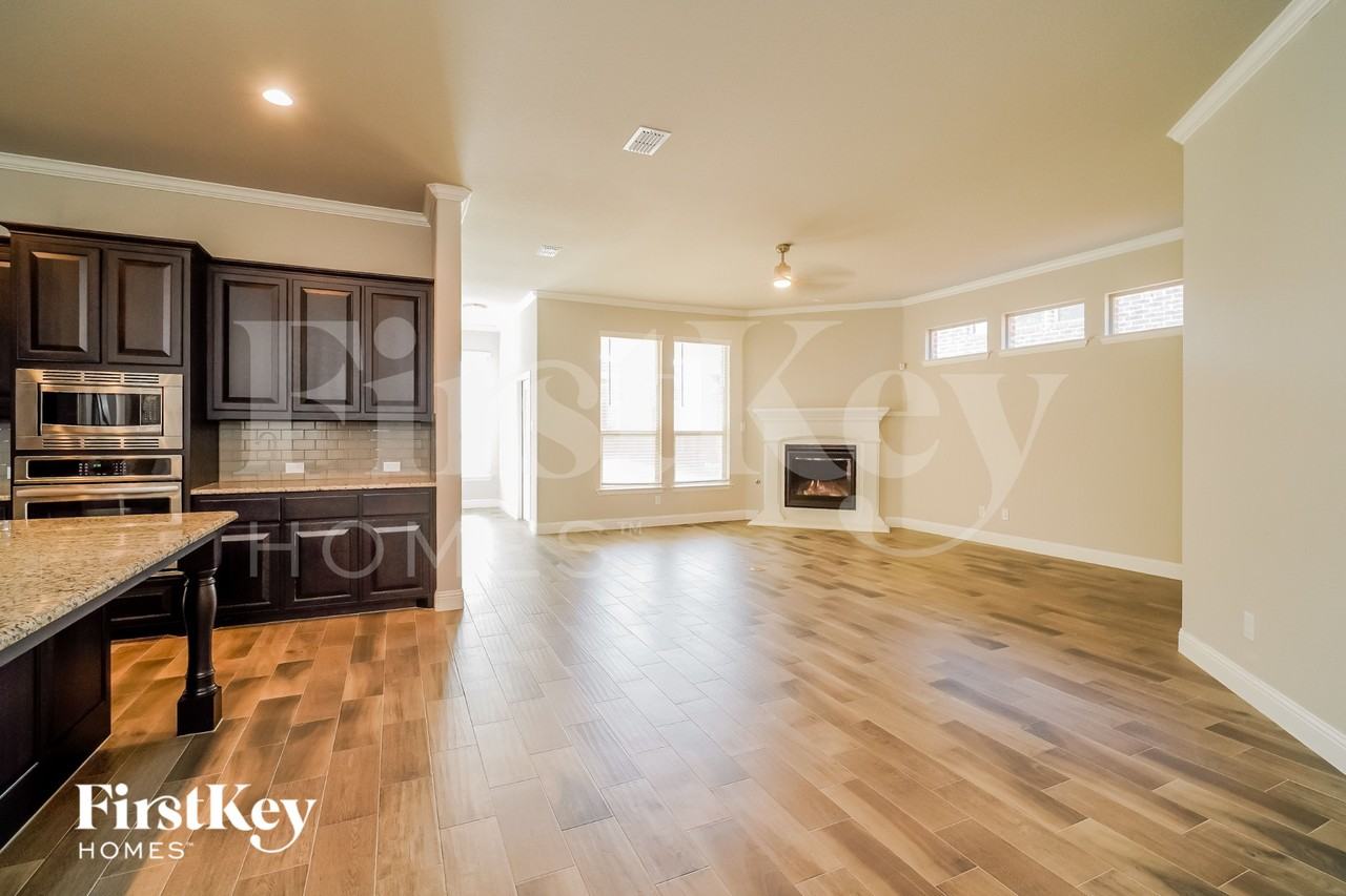 15013 Gladstone Dr - Photo 3 of 19