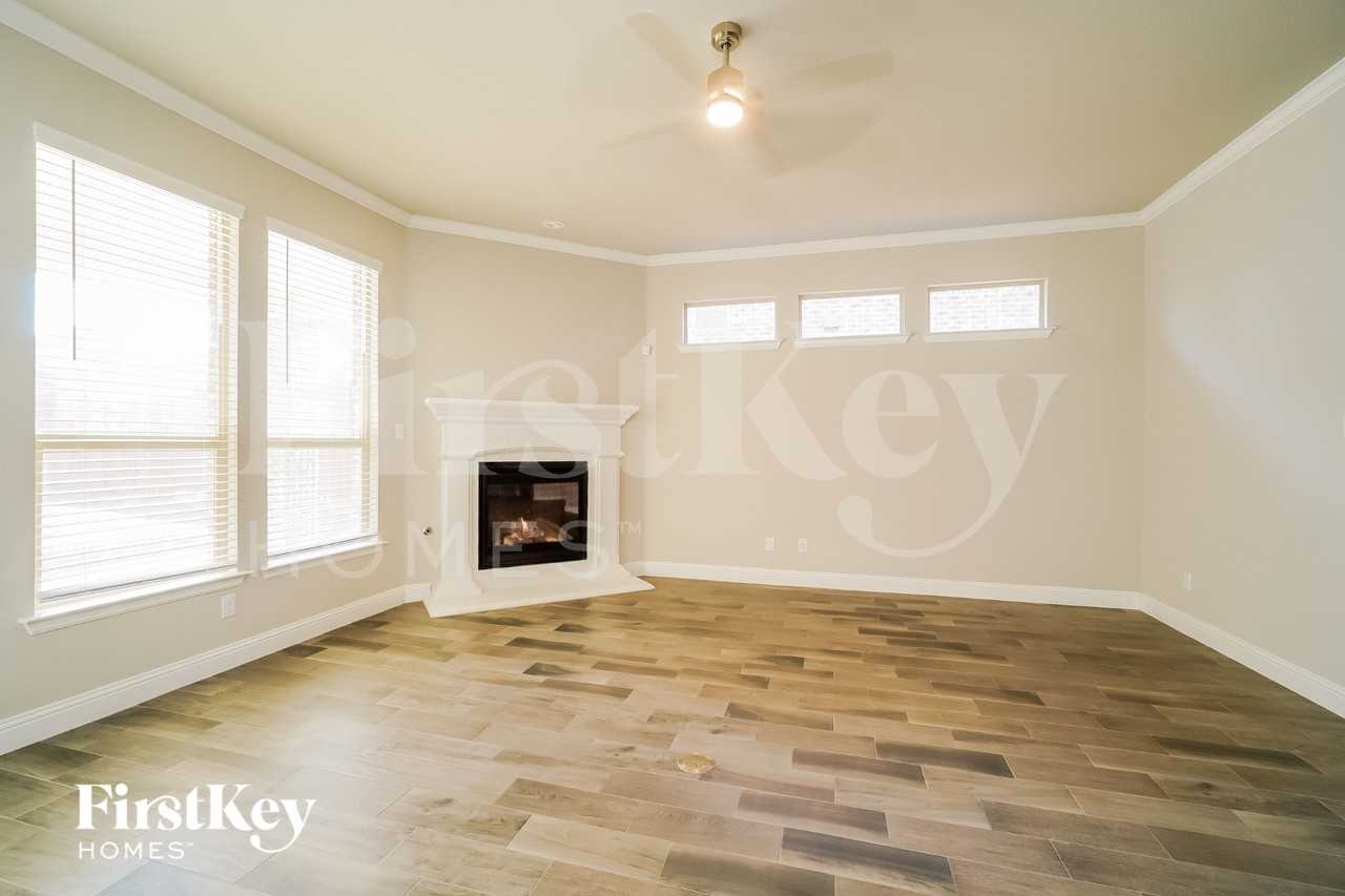 15013 Gladstone Dr - Photo 4 of 19
