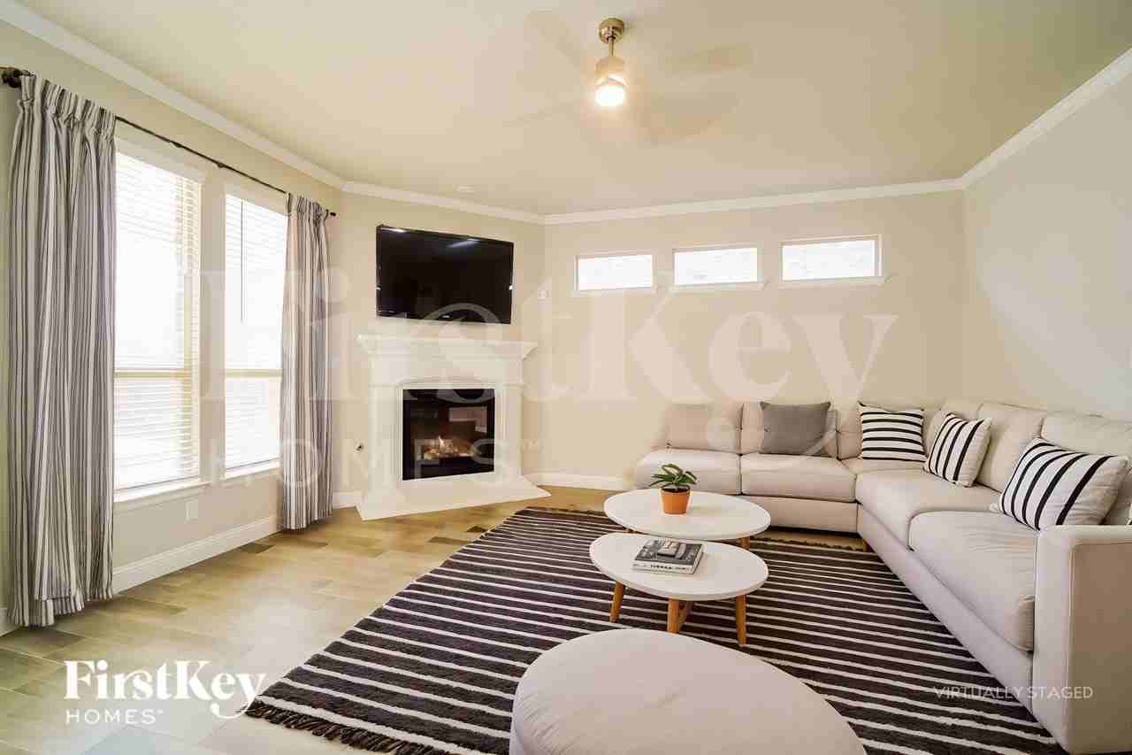 15013 Gladstone Dr - Photo 5 of 19