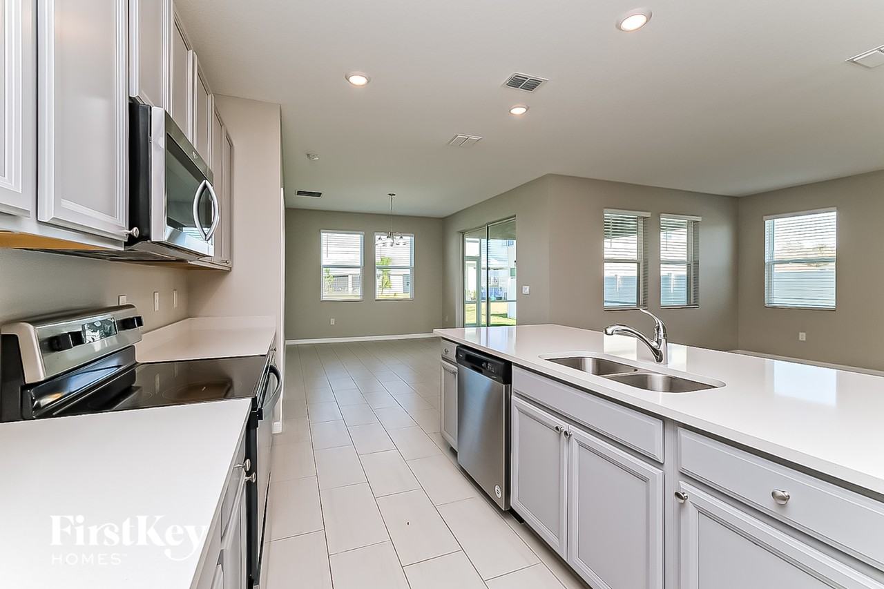 11836 Clare Hill Ave - Photo 5 of 15