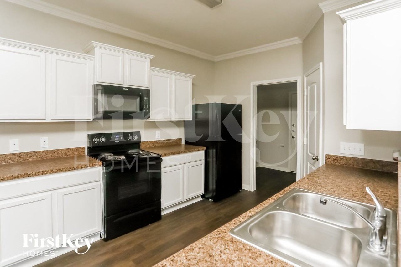 1343 Barrel Dr - Photo 5 of 20
