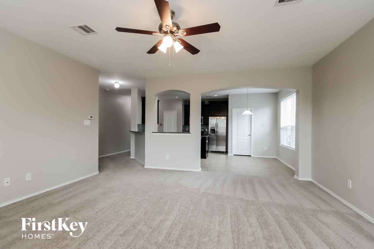 2526 Cold River Dr - Photo 3 of 15