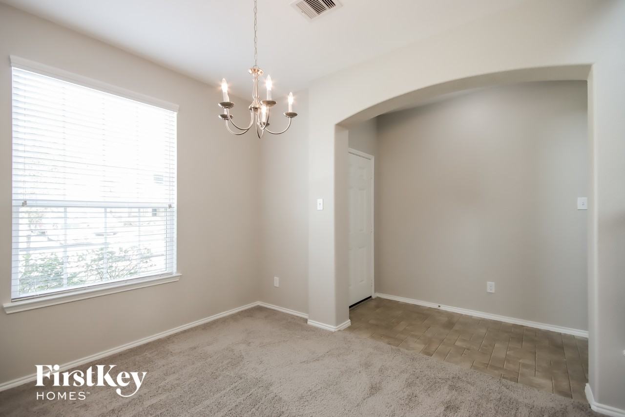 2526 Cold River Dr - Photo 5 of 15