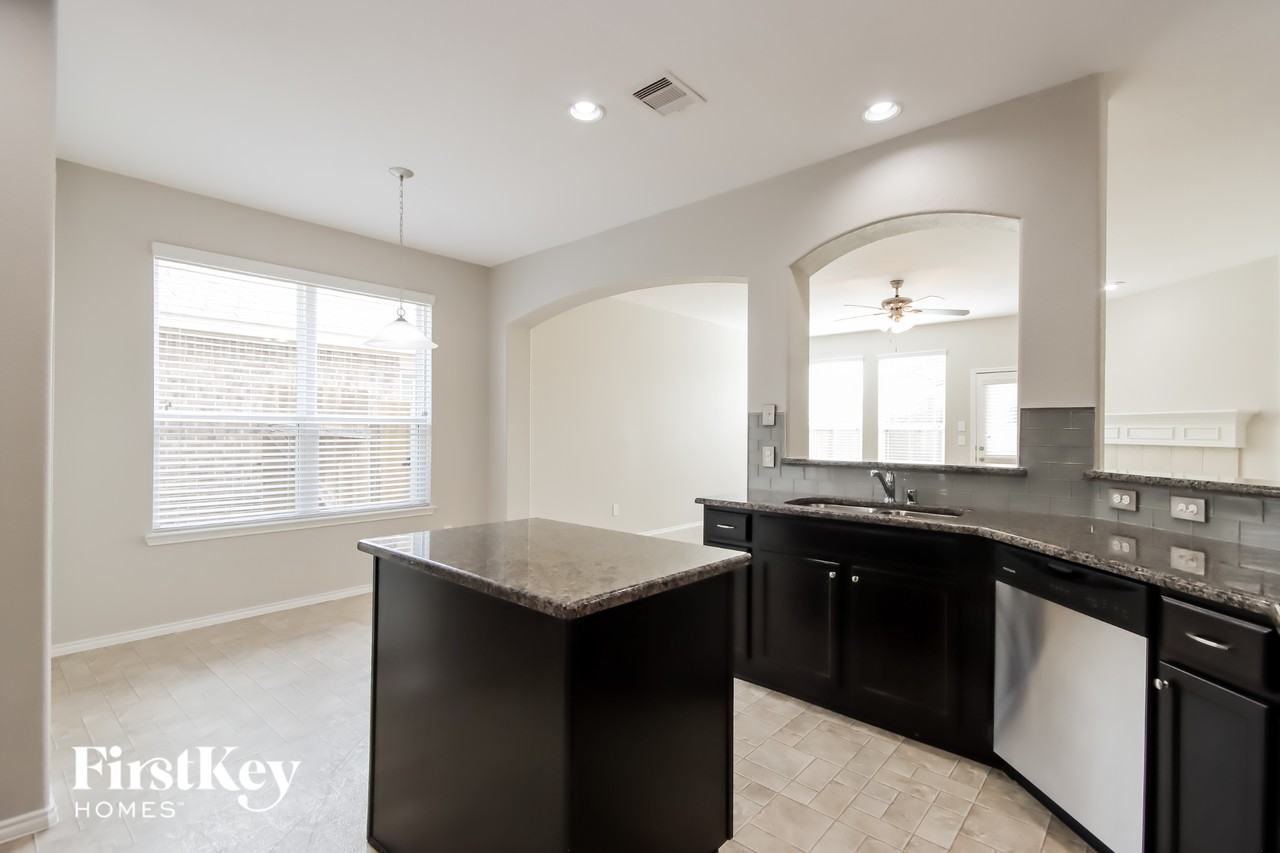 2526 Cold River Dr - Photo 6 of 15