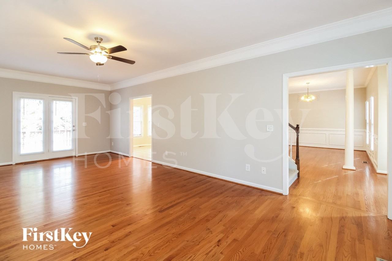 317 Natalie Dr - Photo 4 of 15