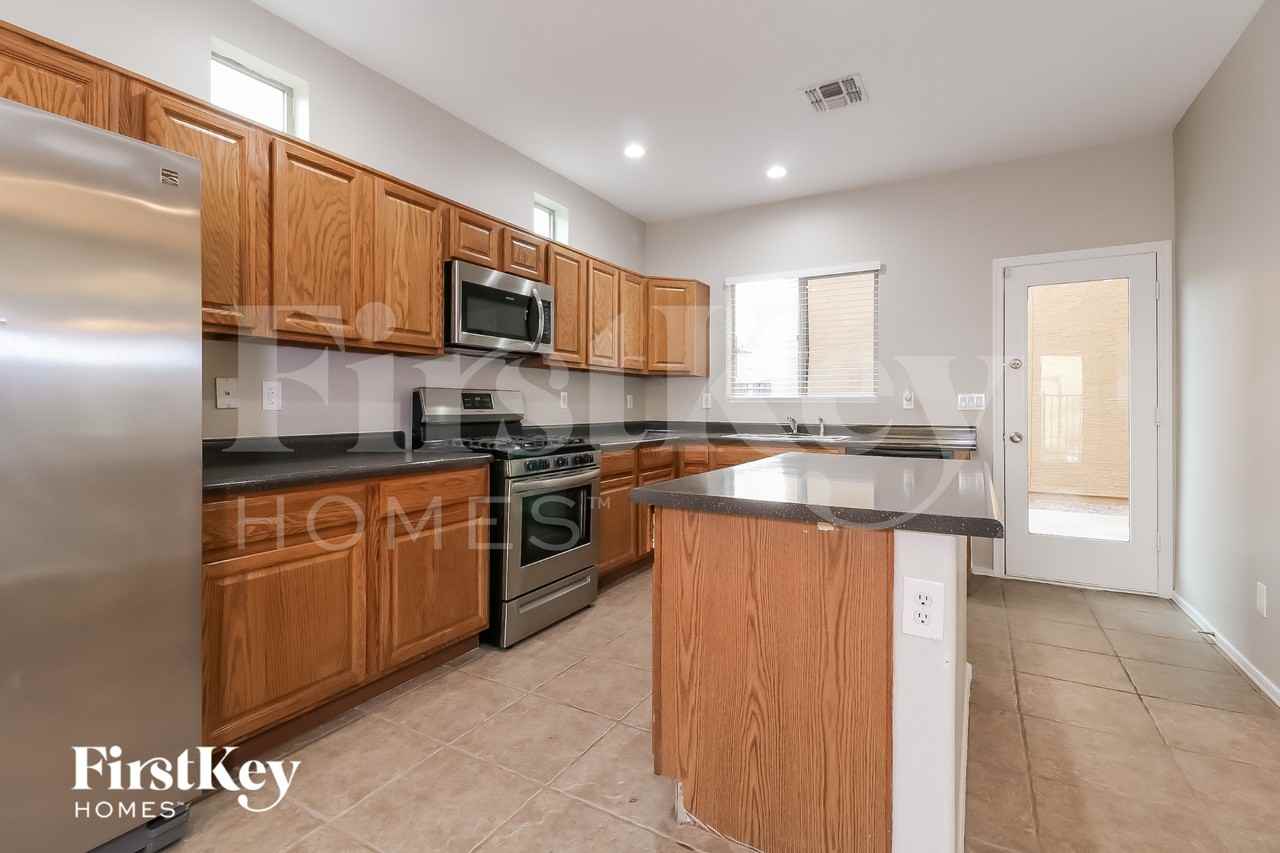 9434 W Berkeley Rd - Photo 5 of 15