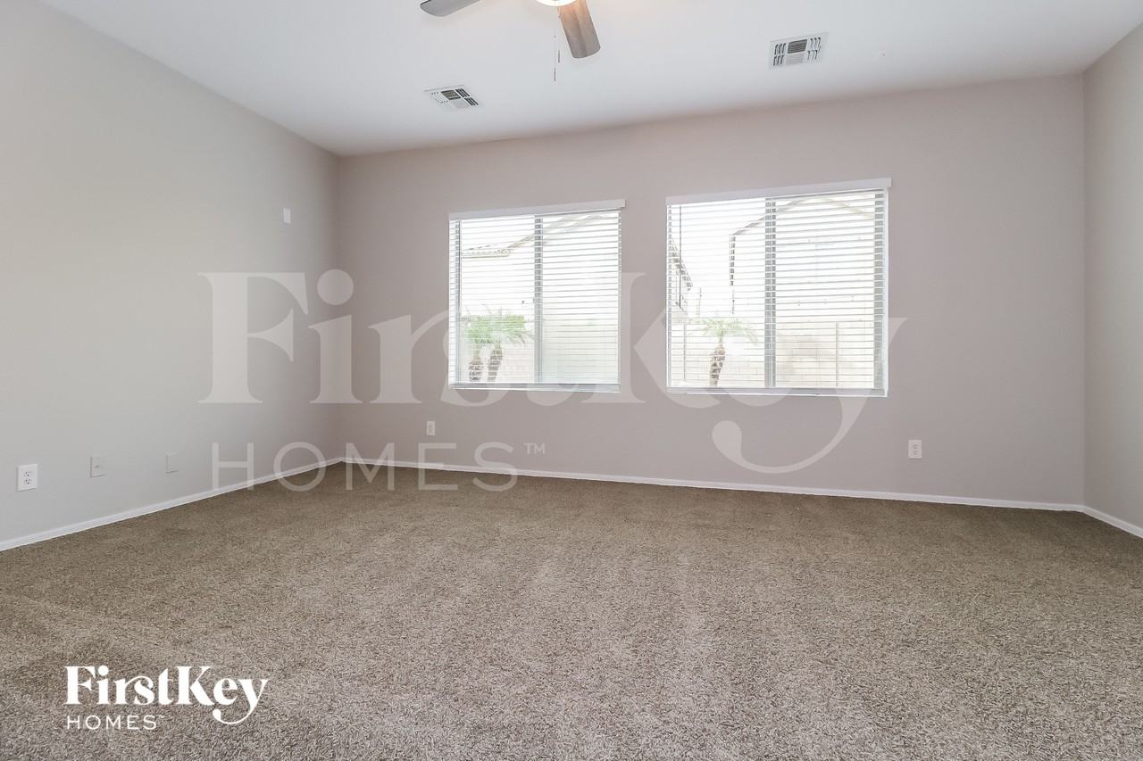 9434 W Berkeley Rd - Photo 7 of 15