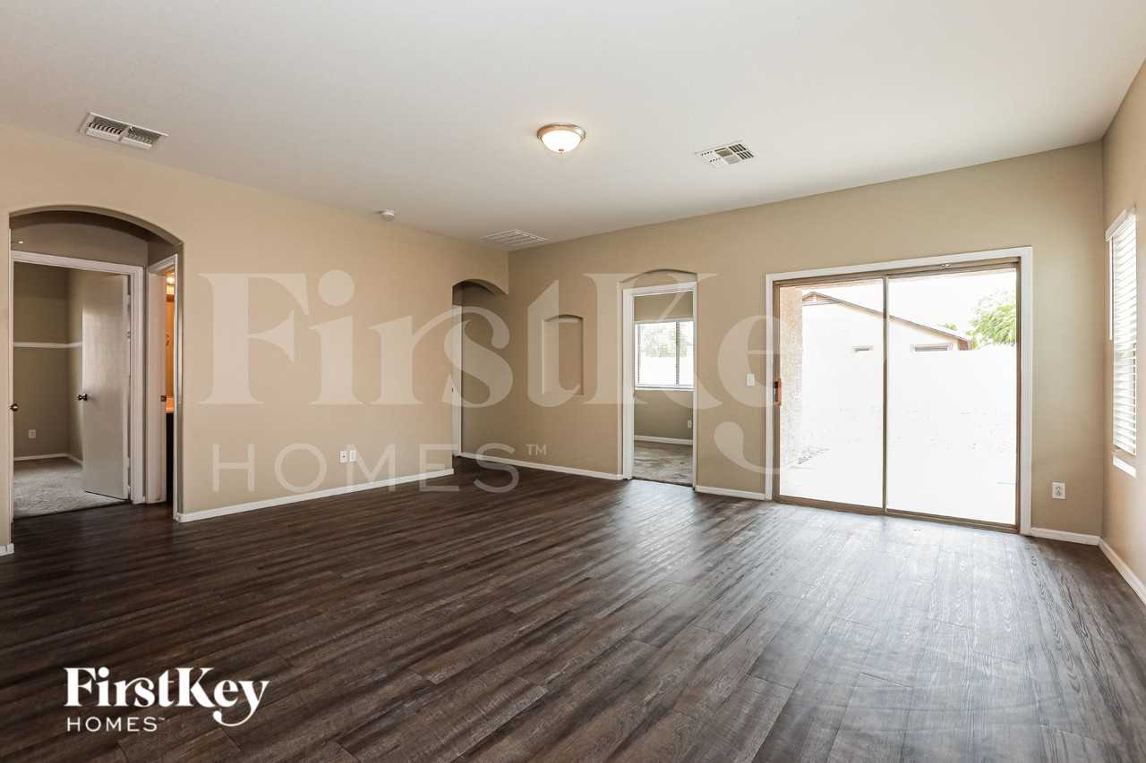 2850 E Silverbell Rd - Photo 2 of 18