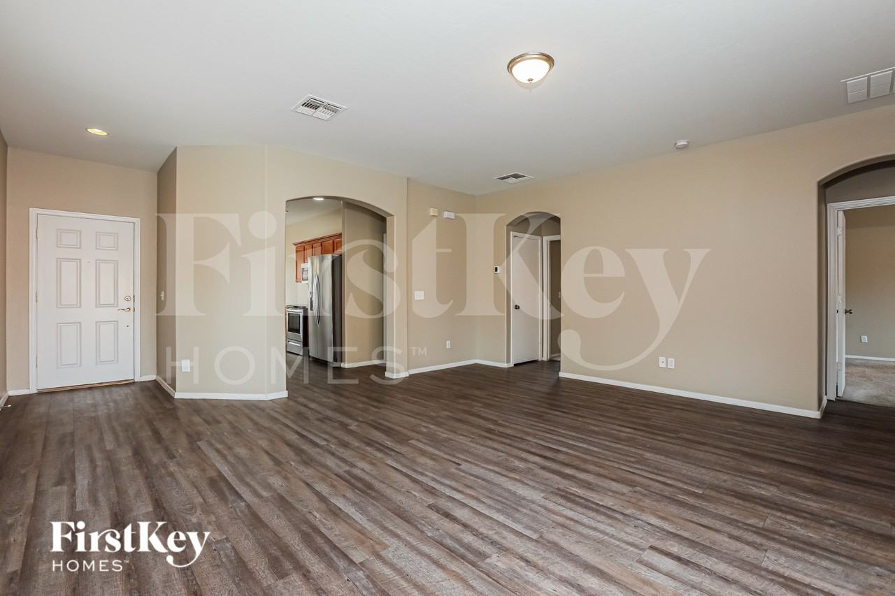 2850 E Silverbell Rd - Photo 4 of 18