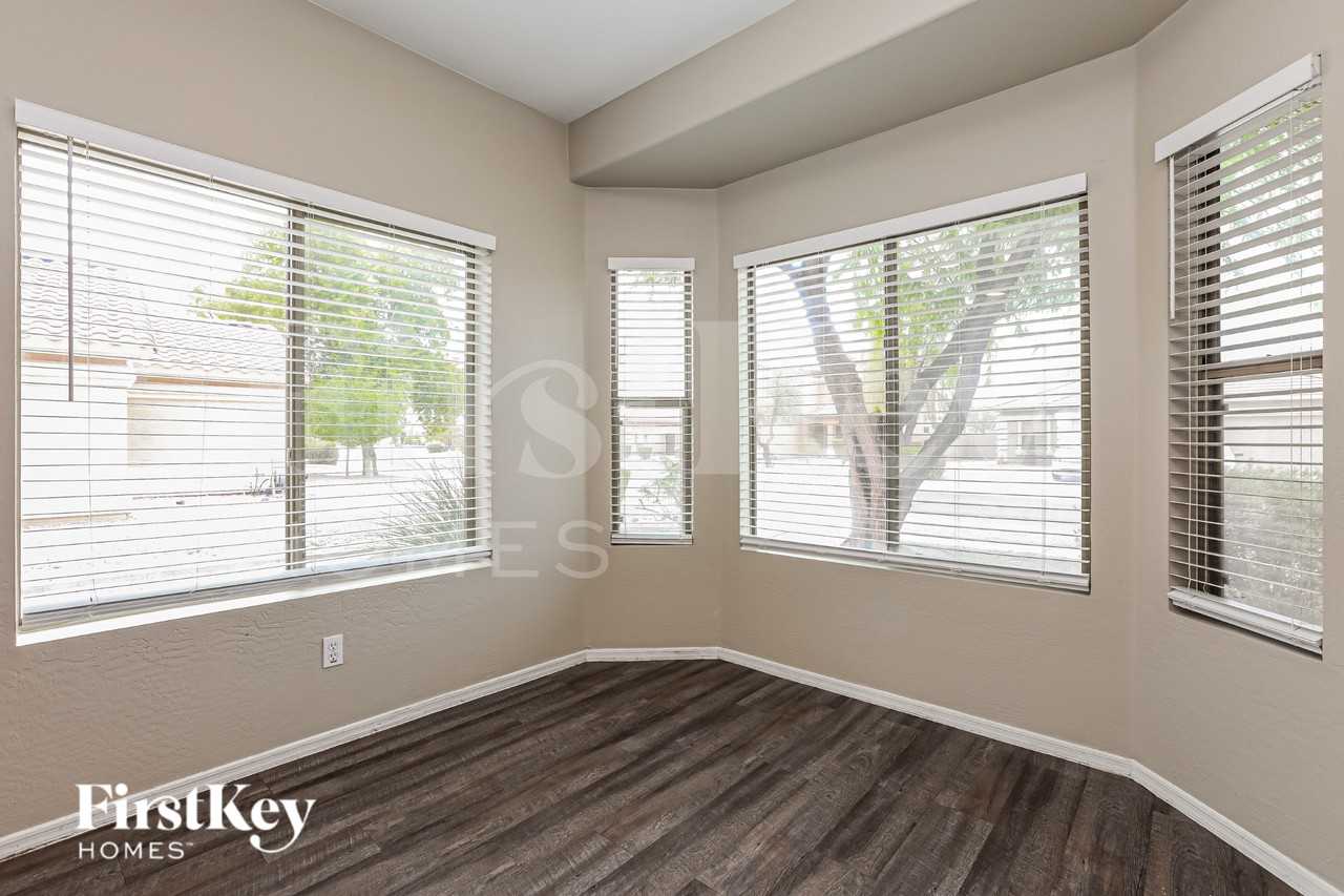 2850 E Silverbell Rd - Photo 6 of 18