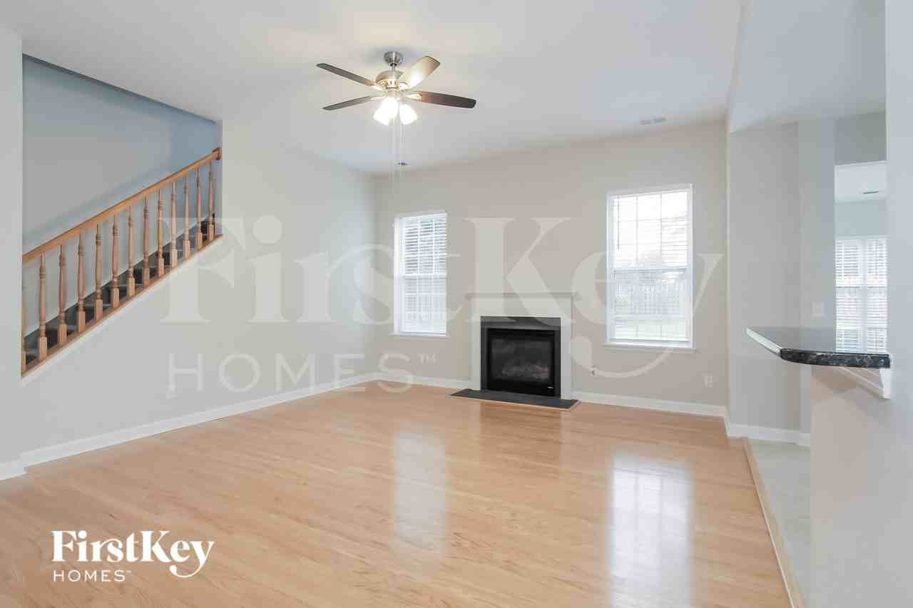 240 Golden Valley Dr - Photo 3 of 15