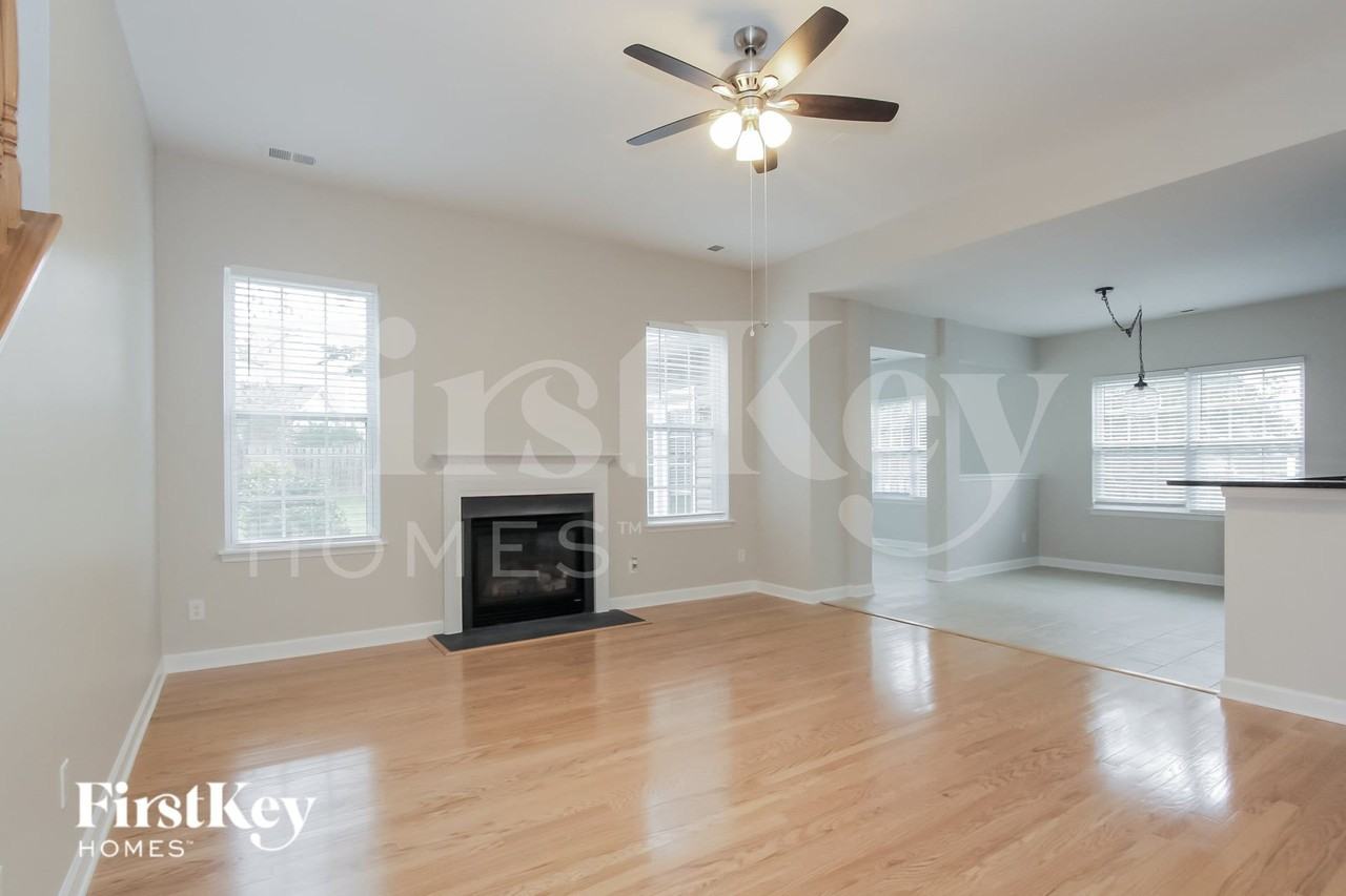240 Golden Valley Dr - Photo 4 of 15