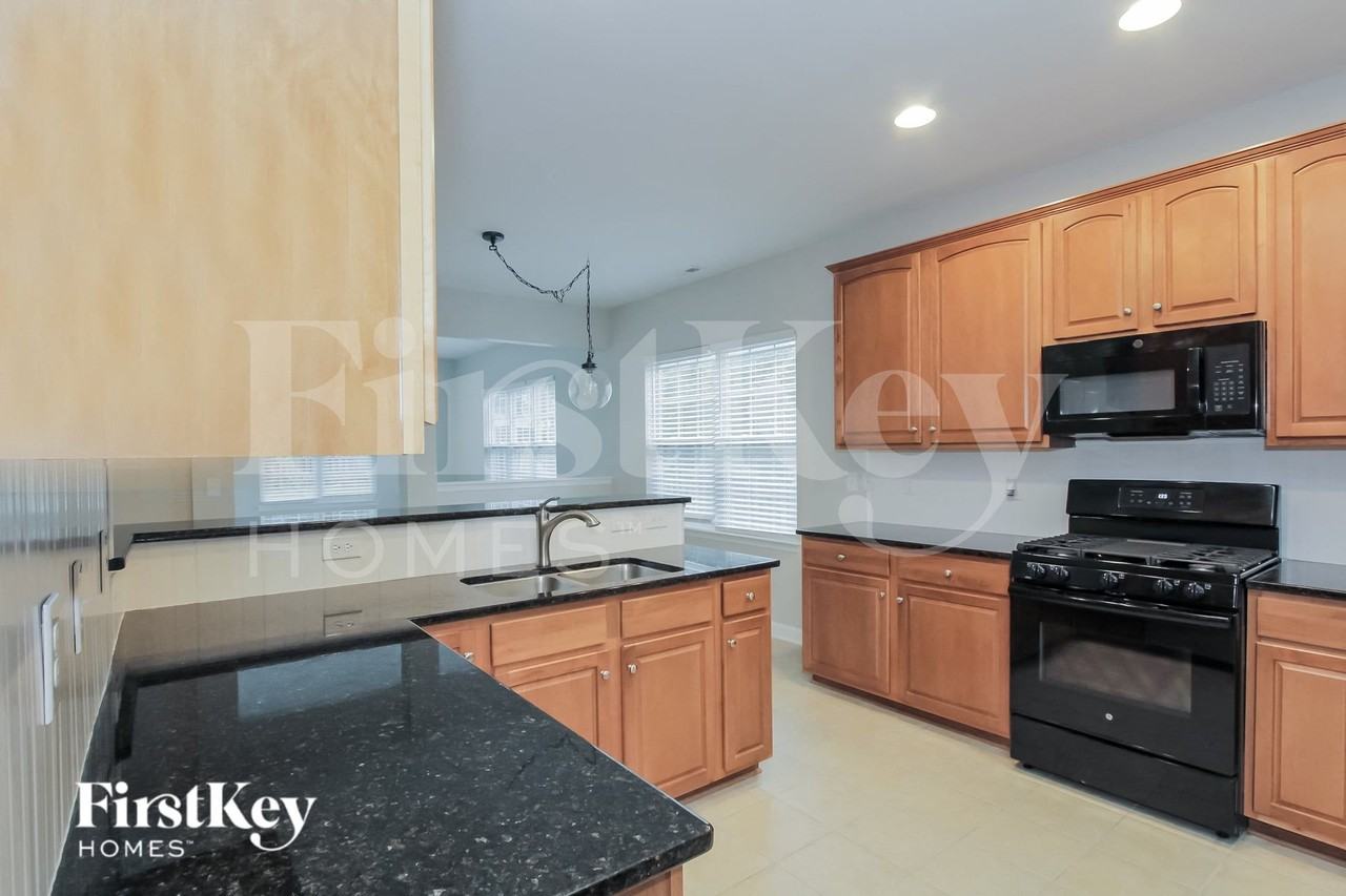 240 Golden Valley Dr - Photo 6 of 15