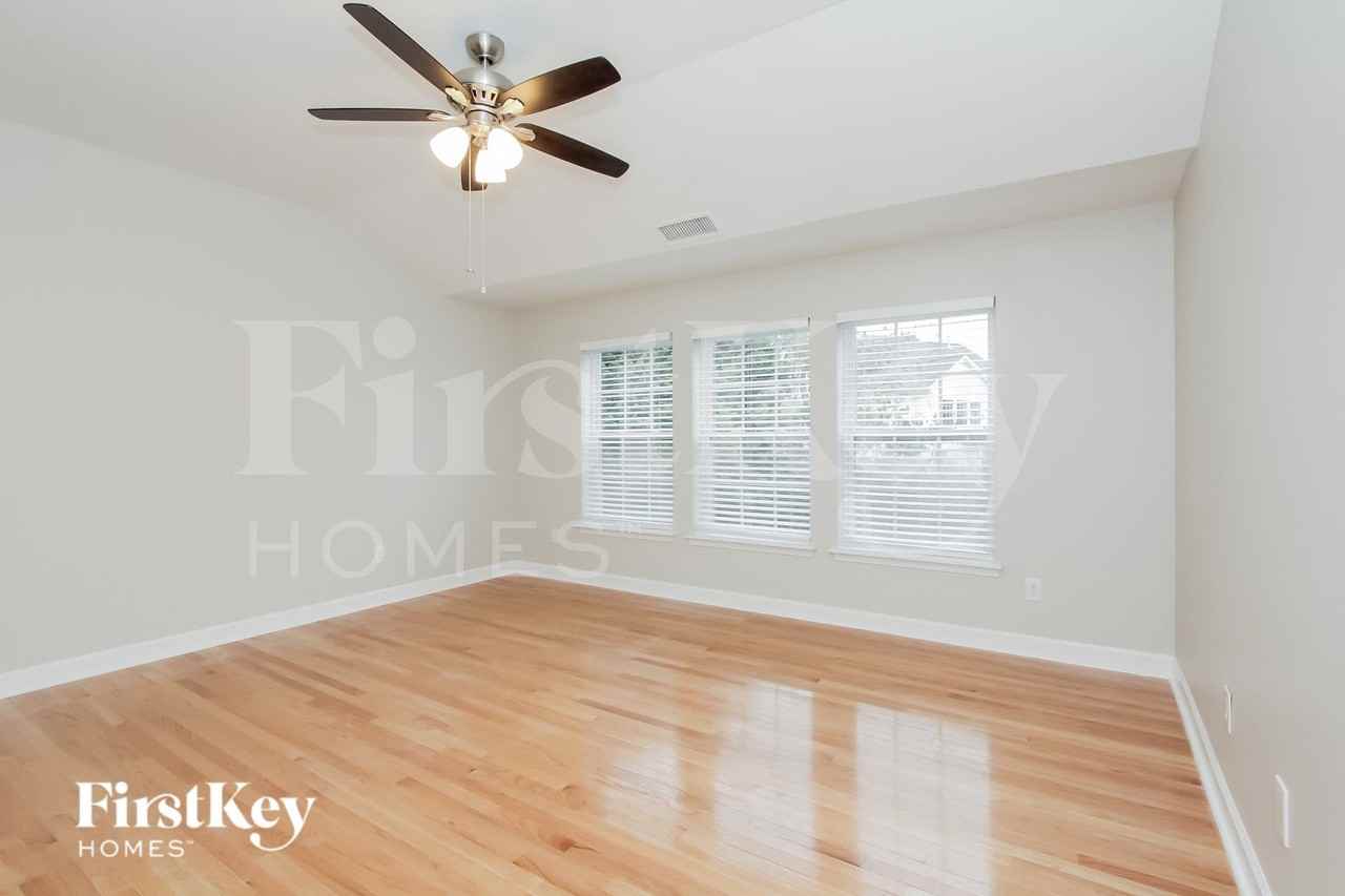 240 Golden Valley Dr - Photo 7 of 15