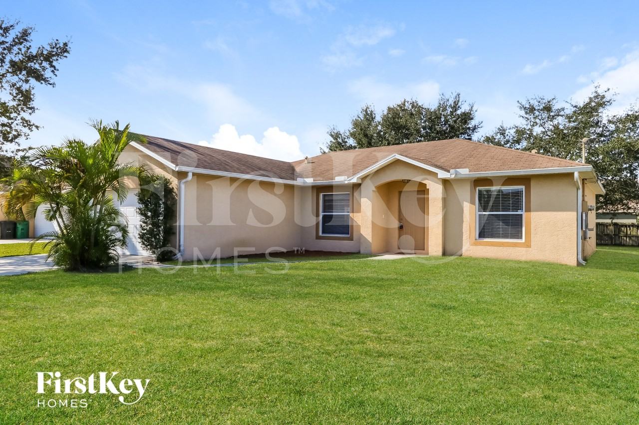 4414 Sw Cacao St - Photo 2 of 16