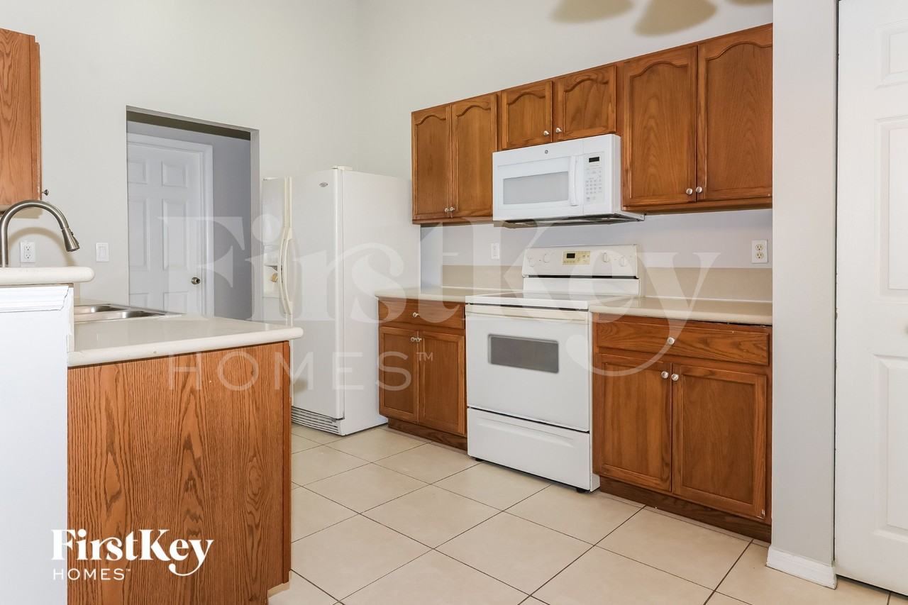 4414 Sw Cacao St - Photo 7 of 16