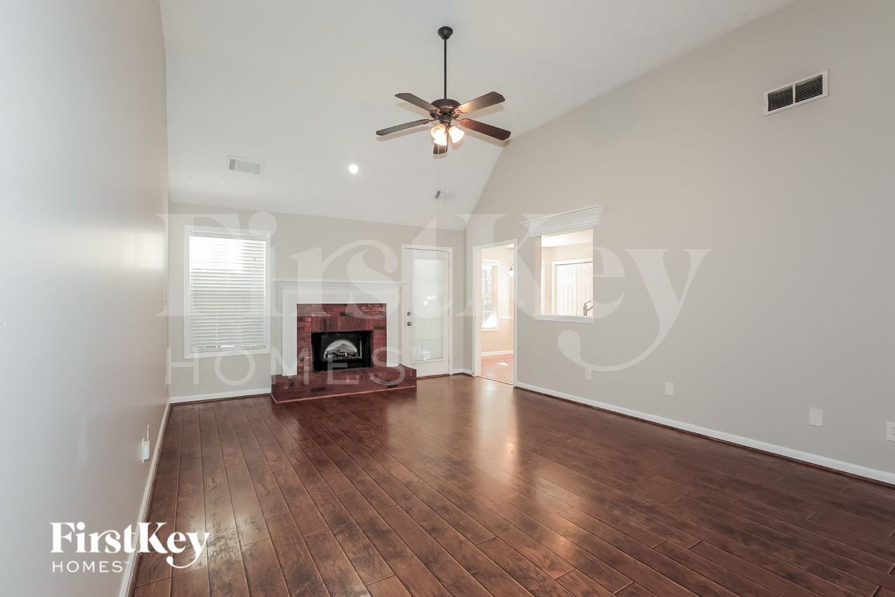 115 Coldwater Dr - Photo 2 of 16