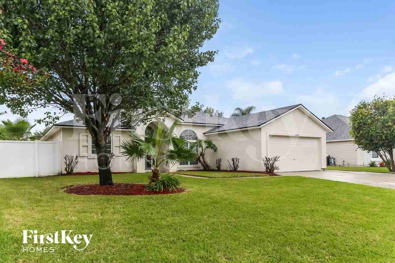 2444 Bentwater Dr W - Photo 2 of 15