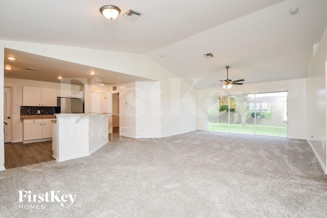 1418 Nw 19th St - Photo 4 of 15