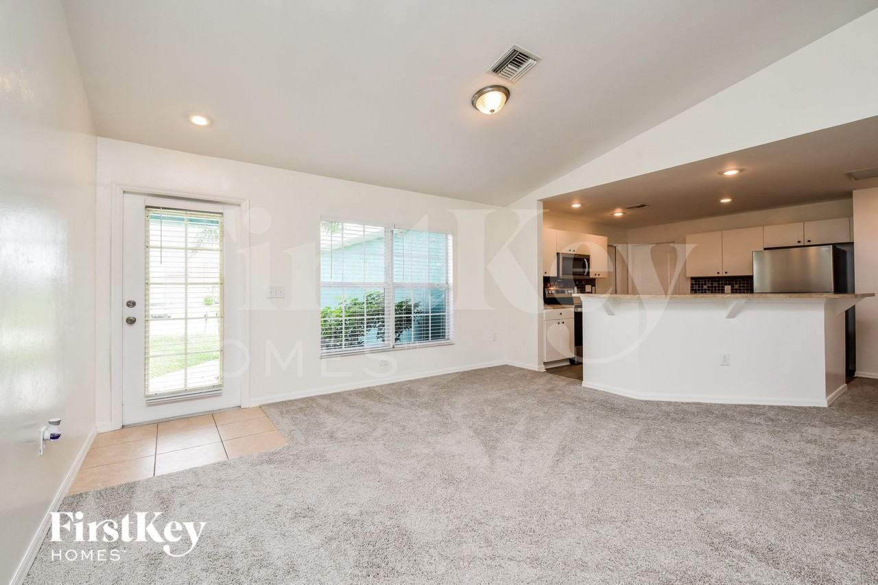 1418 Nw 19th St - Photo 5 of 15