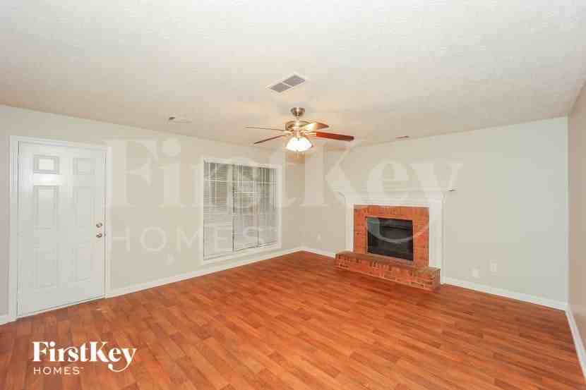 11685 Heritage Dr - Photo 3 of 15