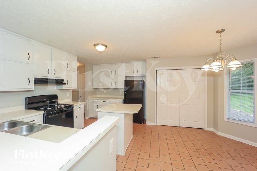 11685 Heritage Dr - Photo 6 of 15