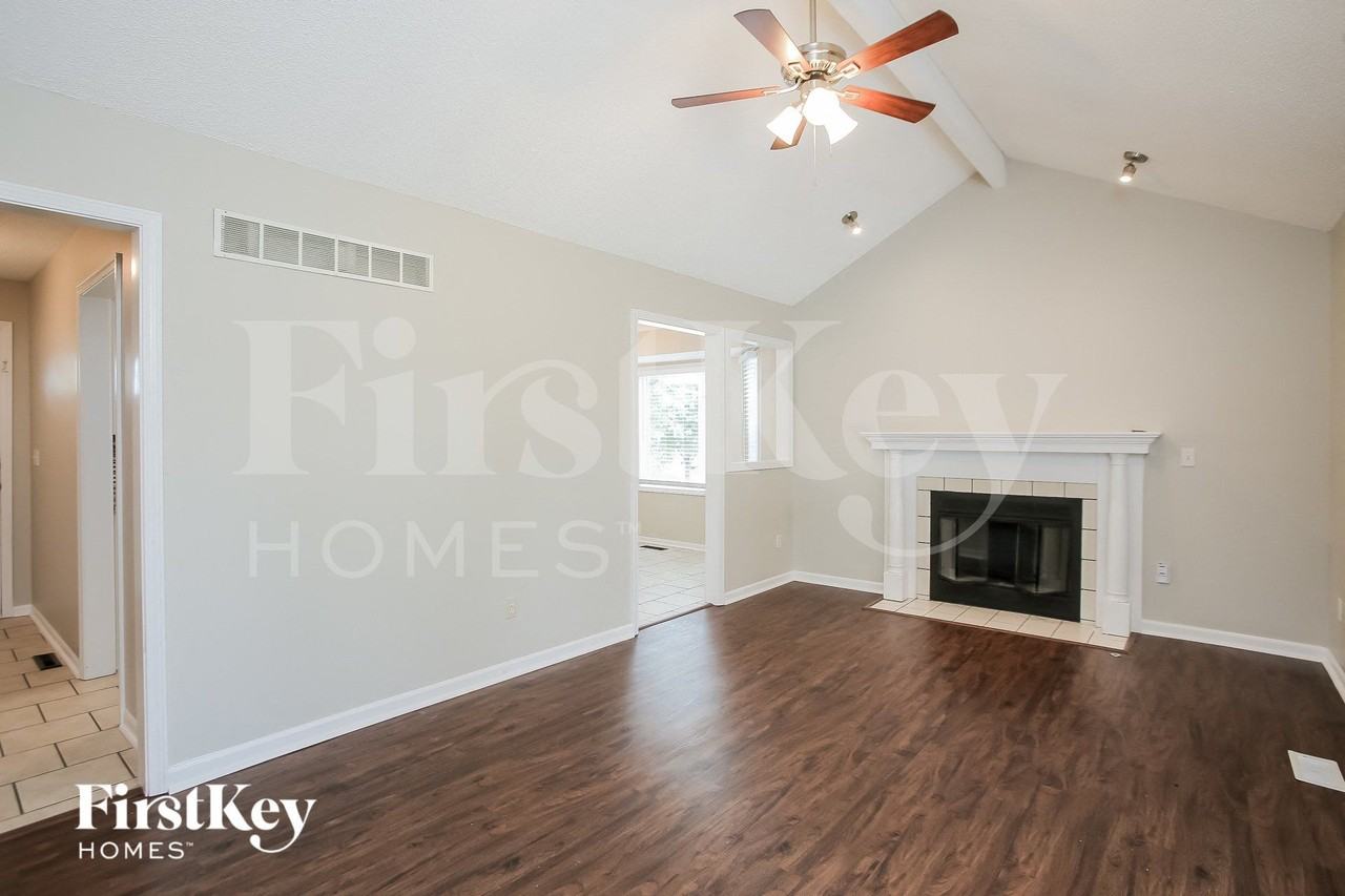 8033 N Everton Ave - Photo 3 of 15