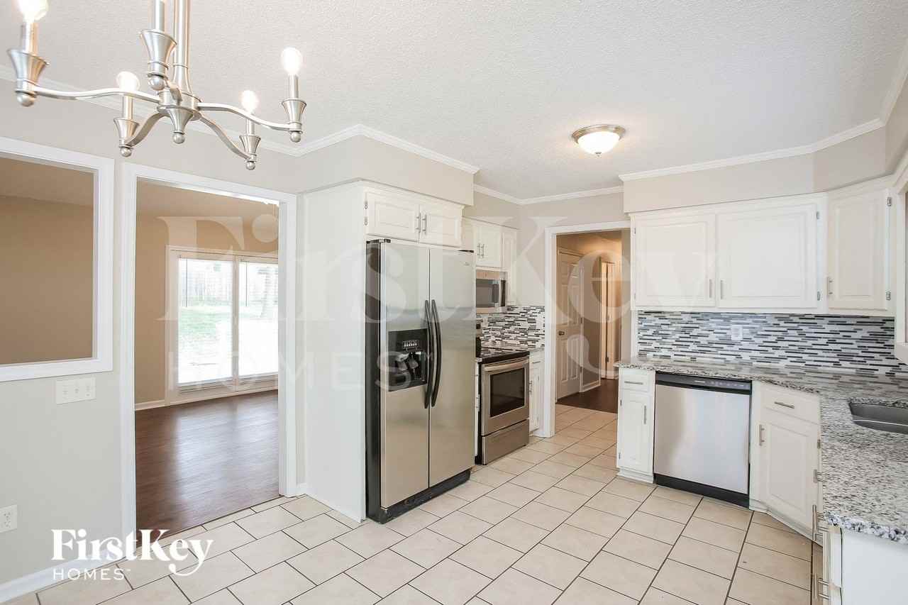 8033 N Everton Ave - Photo 5 of 15