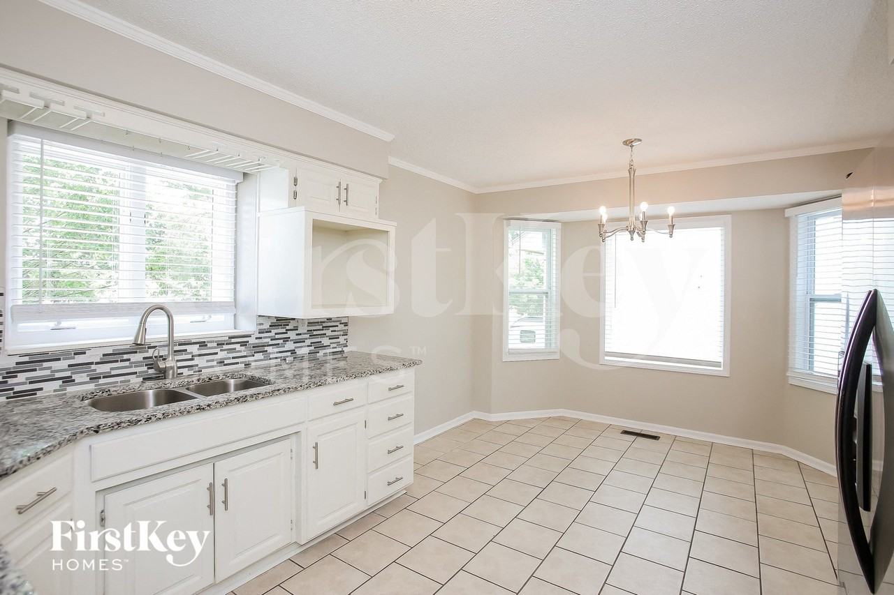 8033 N Everton Ave - Photo 6 of 15