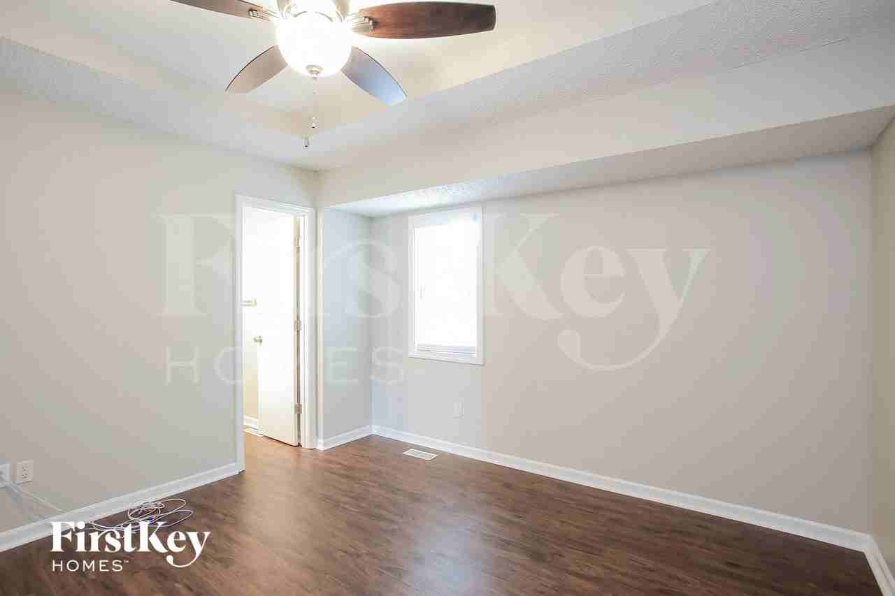 8033 N Everton Ave - Photo 7 of 15