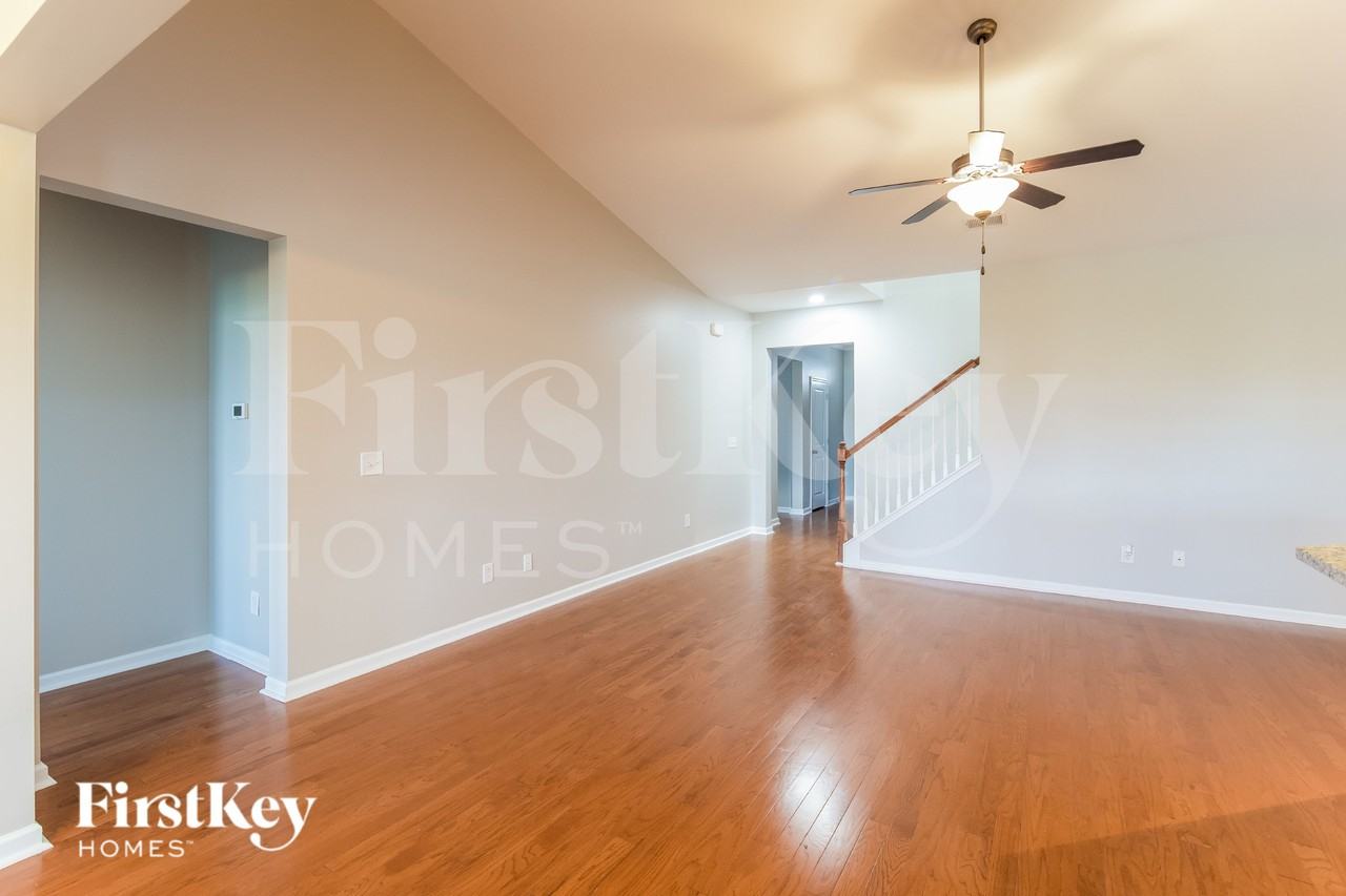 647 Redbud Ln - Photo 5 of 18