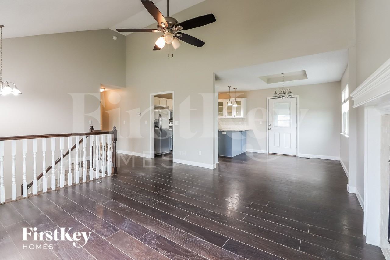 412 N Crest Dr - Photo 3 of 16