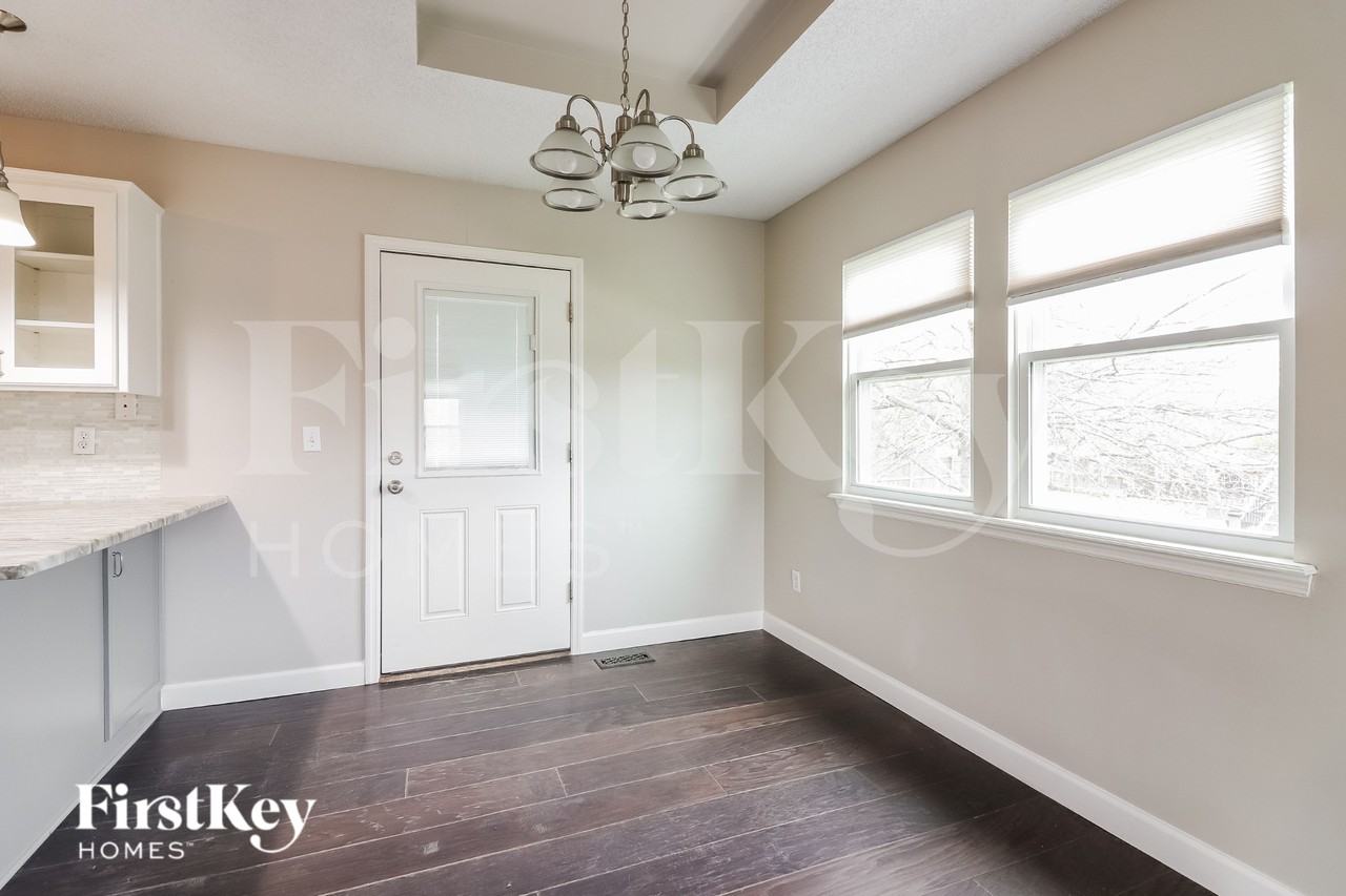 412 N Crest Dr - Photo 4 of 16