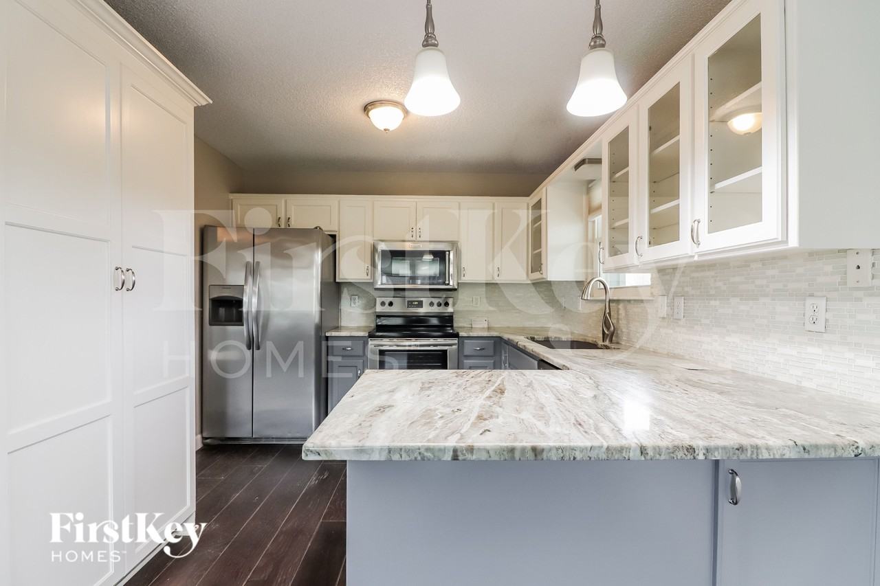 412 N Crest Dr - Photo 5 of 16