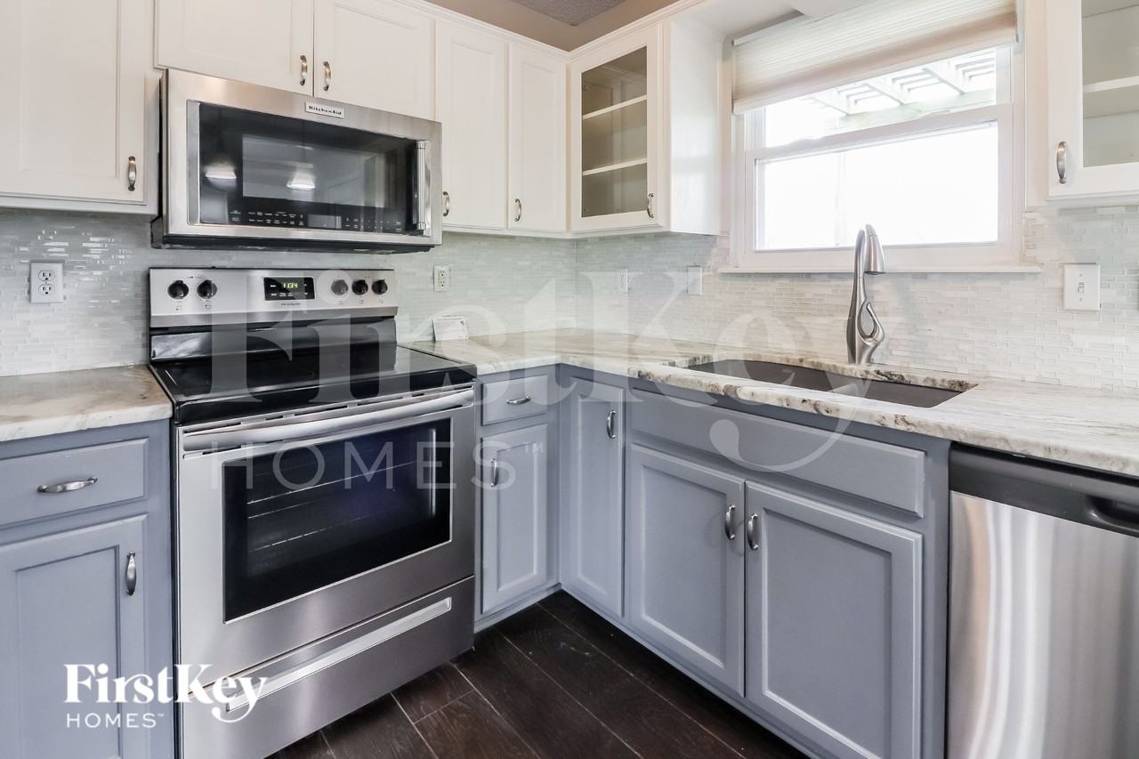 412 N Crest Dr - Photo 6 of 16