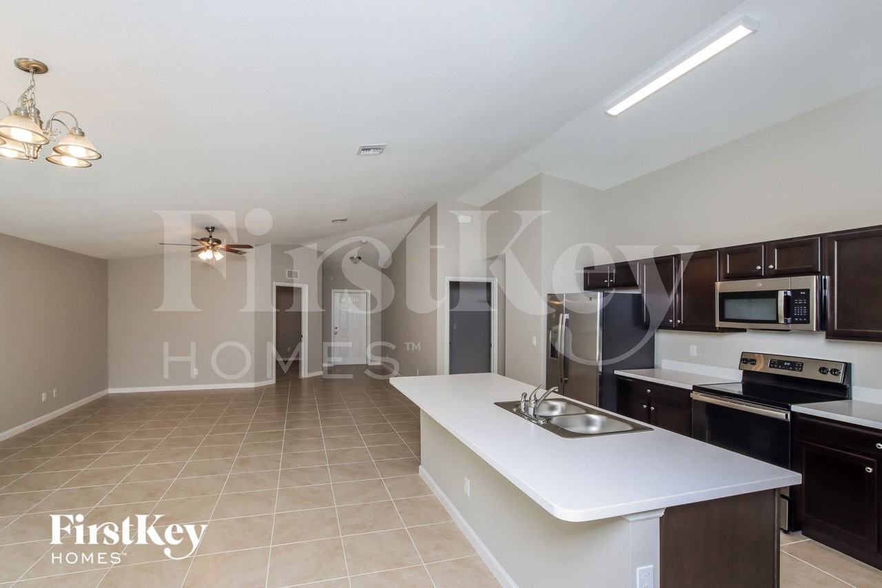 530 Ortega St Se - Photo 4 of 16