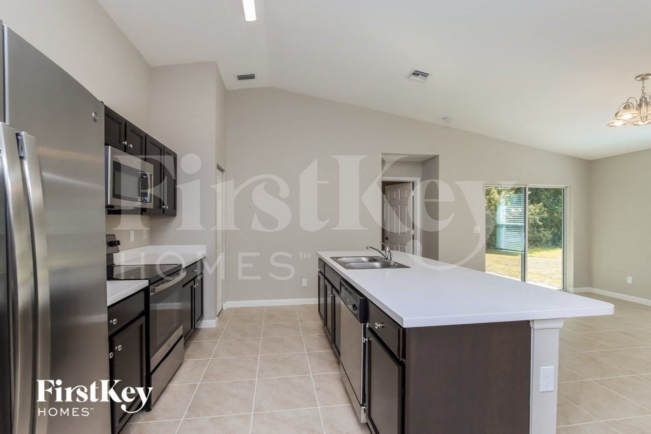 530 Ortega St Se - Photo 6 of 16